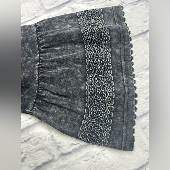 Umgee Charcoal V-Neck Top with Lace Trim Sleeves. Size 2X - Picture 9 of 10